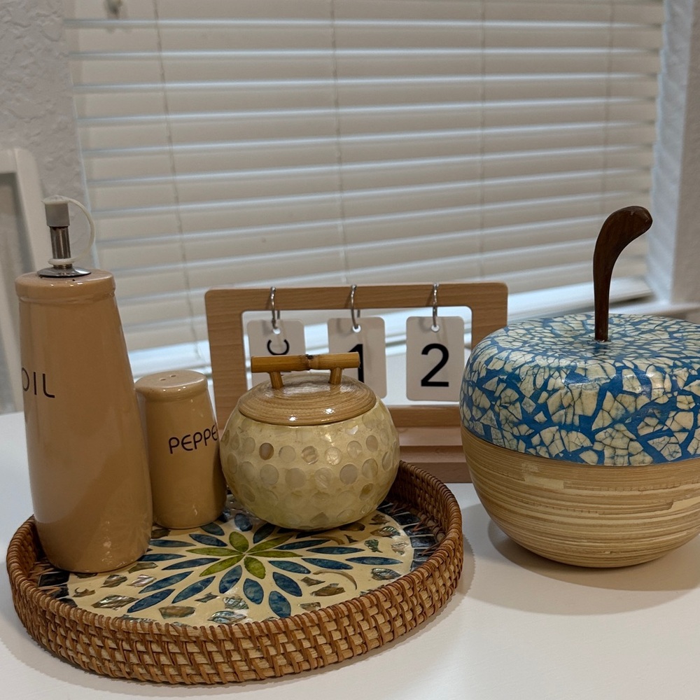 Elegant Beige Kitchen Tool Set